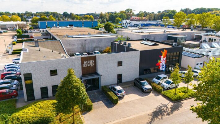 Kantoorpand van Werken in de Kempen en Brand Bazen in Eersel, voorzien van slimme installaties door Wouters Techniek